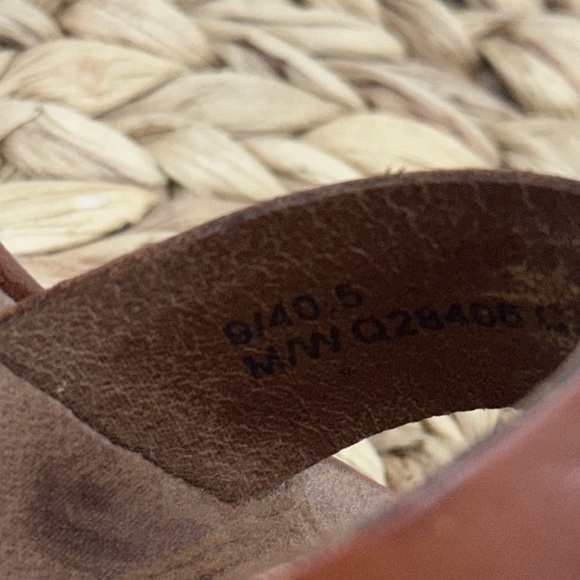 Korks Genuine Cognac  Leather Straps Uppers Comfort Wedge Sandal Size 9 - Picture 9 of 9